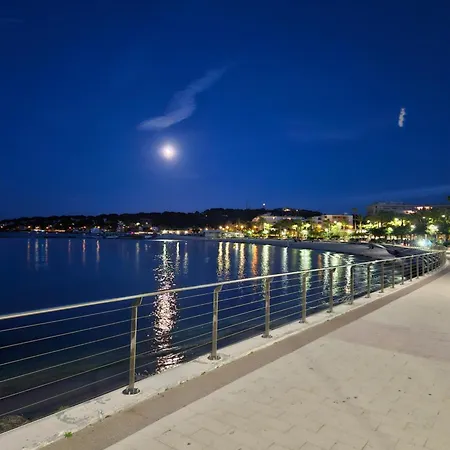 2 Pieces, Juan Les Pins, 400 M, Parking