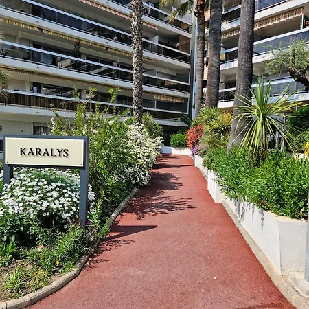 2 Pieces, Juan Les Pins, 400 M, Parking *